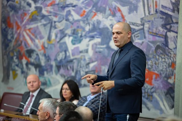 Божовић: Министарство одбране наставља да се брука по питању учешћа ВЦГ у мисији у Авганистану
