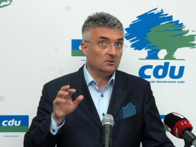 И „тајм аут“ министар негодује на најављено устоличење Митрополита: Могу да пале транспаренте колико хоће, цијела Црна Гора је уз Цетиње