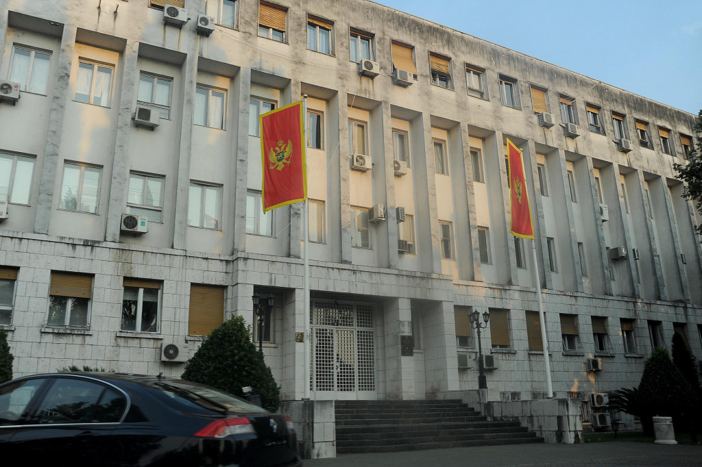 Министарство финансија обезбјеђује додатне количине уља за кориснике материјалног обезбјеђења и пензионере