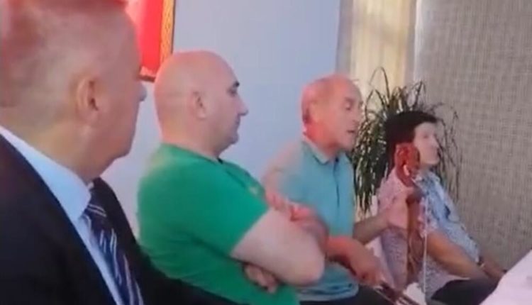 Некадашњи директор полиције међу својим зеленим следбеницима: Вељовић заузео почасно мјесто на комитском скупу!