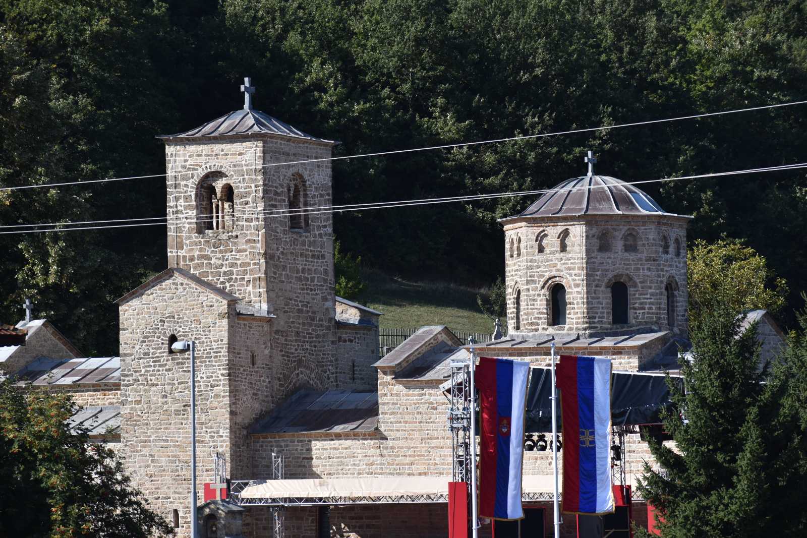 Све је спремно за устоличење! Доносимо вам детаље о почетку Свете архијерејске литургије и доласка Партријарха српског господина Порфирија (ФОТО)
