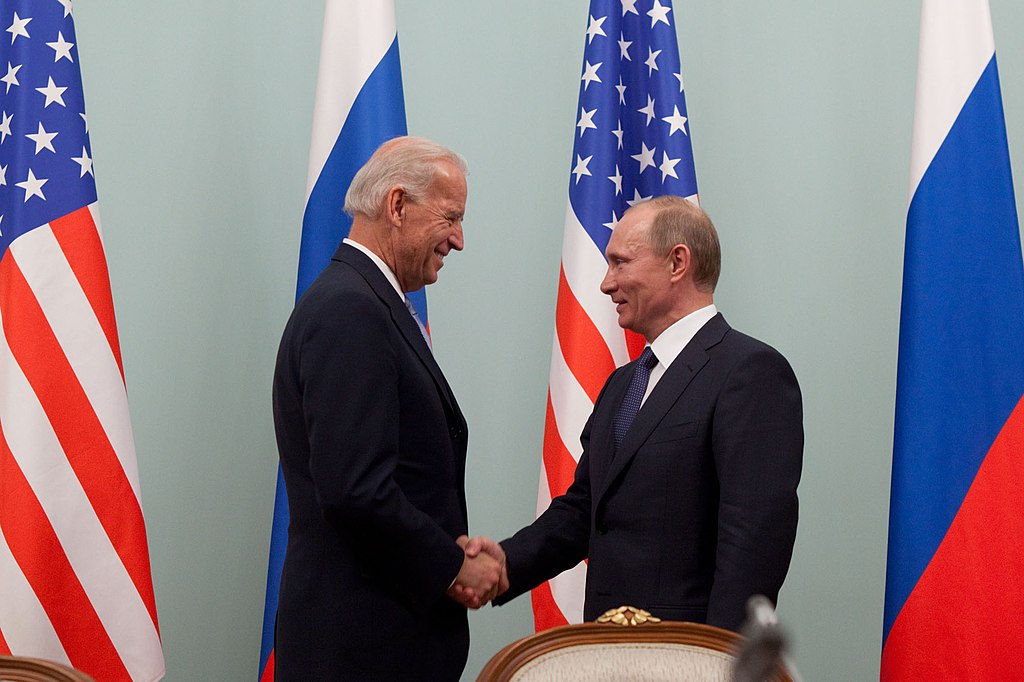 Америка увођењем санкција сахрањује дух самита Путина и Бајдена