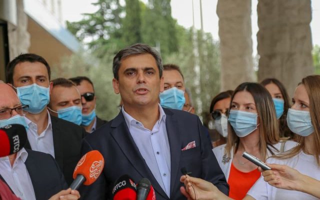 Ибрахимовић"кадрира и саставља нову Владу": Мањинска влада проевропских снага излаз из политичке кризе