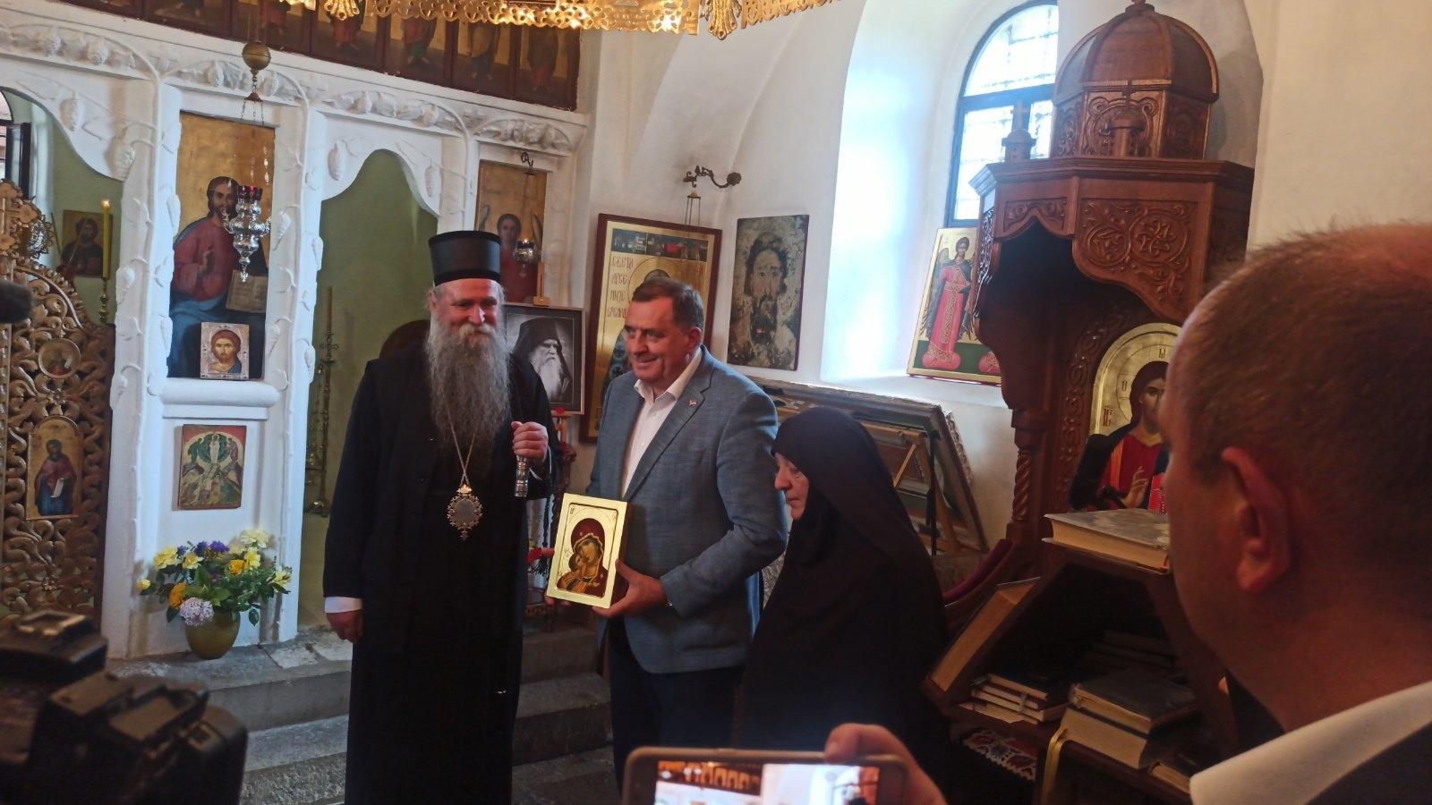 Митрополит Јоаникије дочекао Милорада Додика