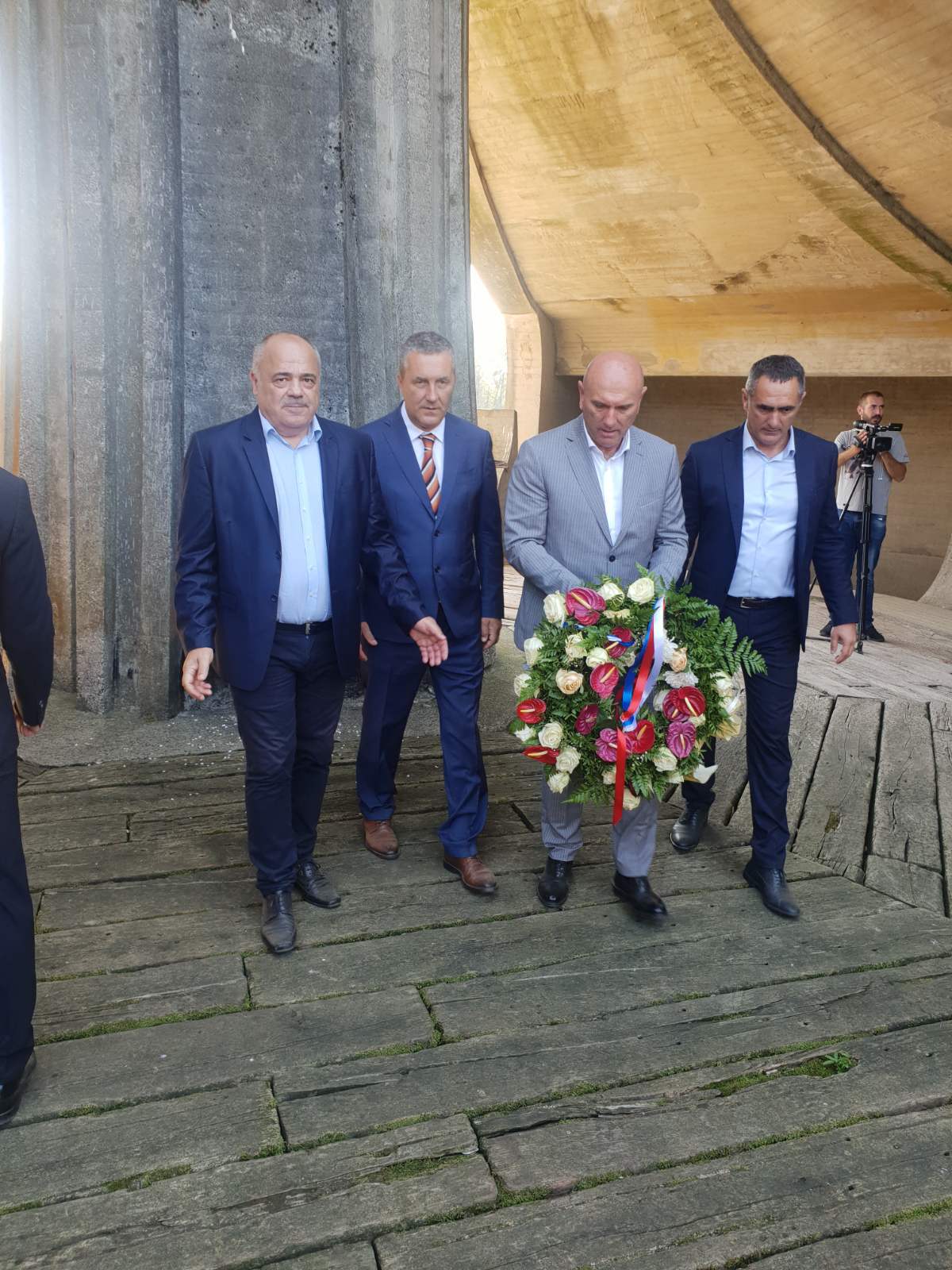 Градоначелник Будве Марко Царевић присуствовао литургији у част Светих Новомученика Јасеновачких у Јасеновцу