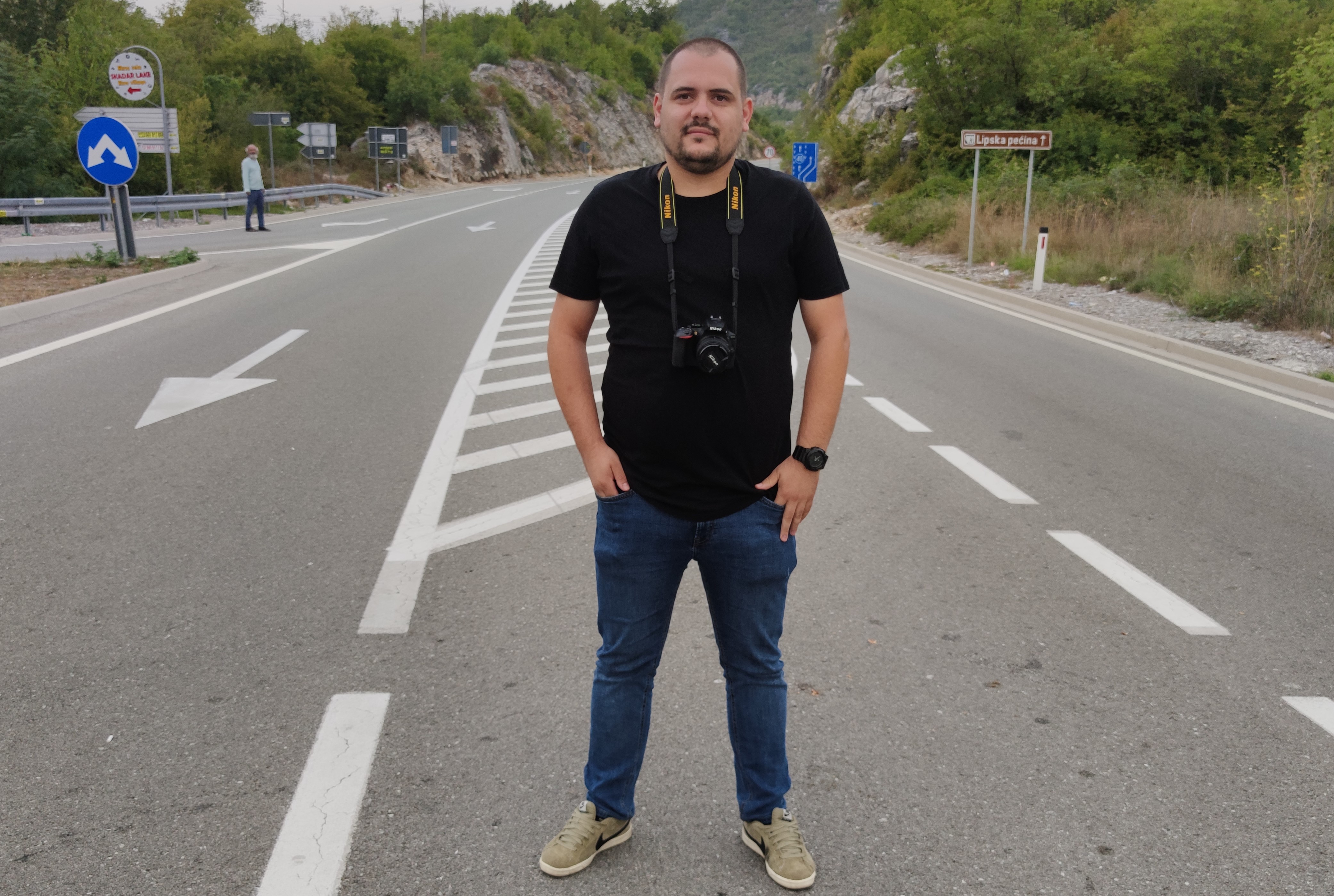 Живимо у држави у којој је боље бити новинар Вијести, него предсједник странке коју су на власт довели бирачи у Црној Гори