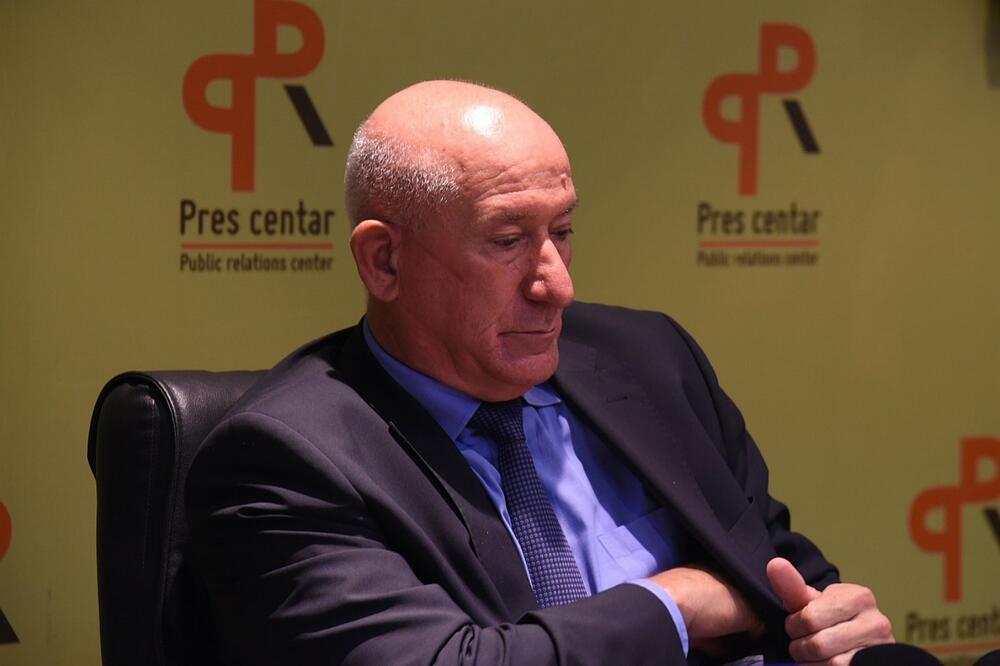 Миливоје Катнић од посла са Глосаријем “зарадио” 30.000 еура; Порез, наравно, није плаћен