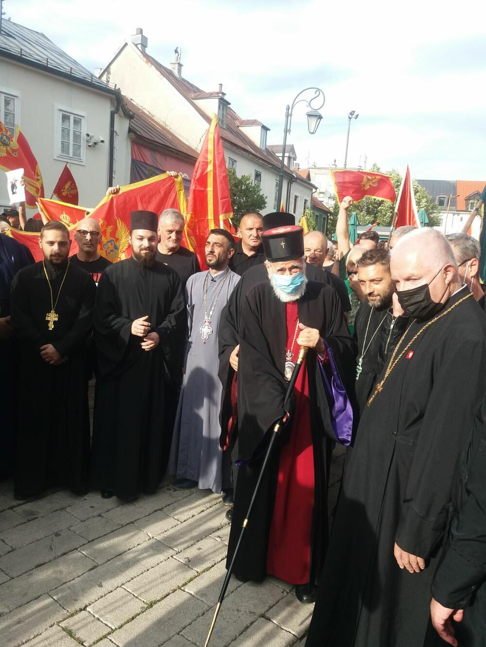 „Бал под маскама“ испред ЦЕДИС-а: Најављен нови перформанс Мираша and co.
