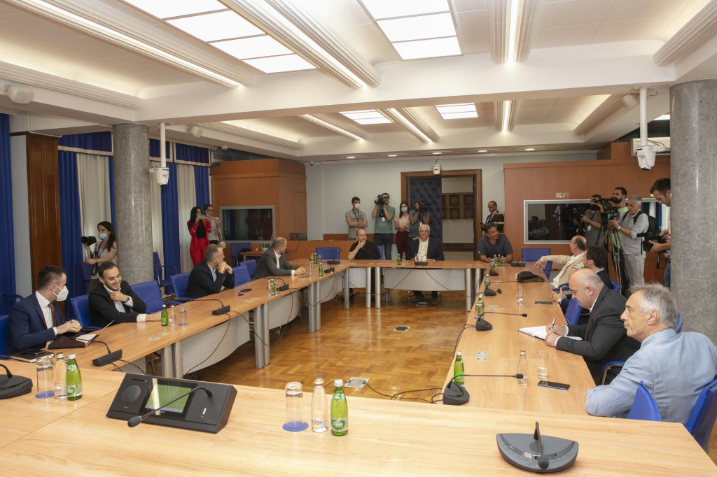 Владајућа коалиција одбацила предлог о прелазној влади