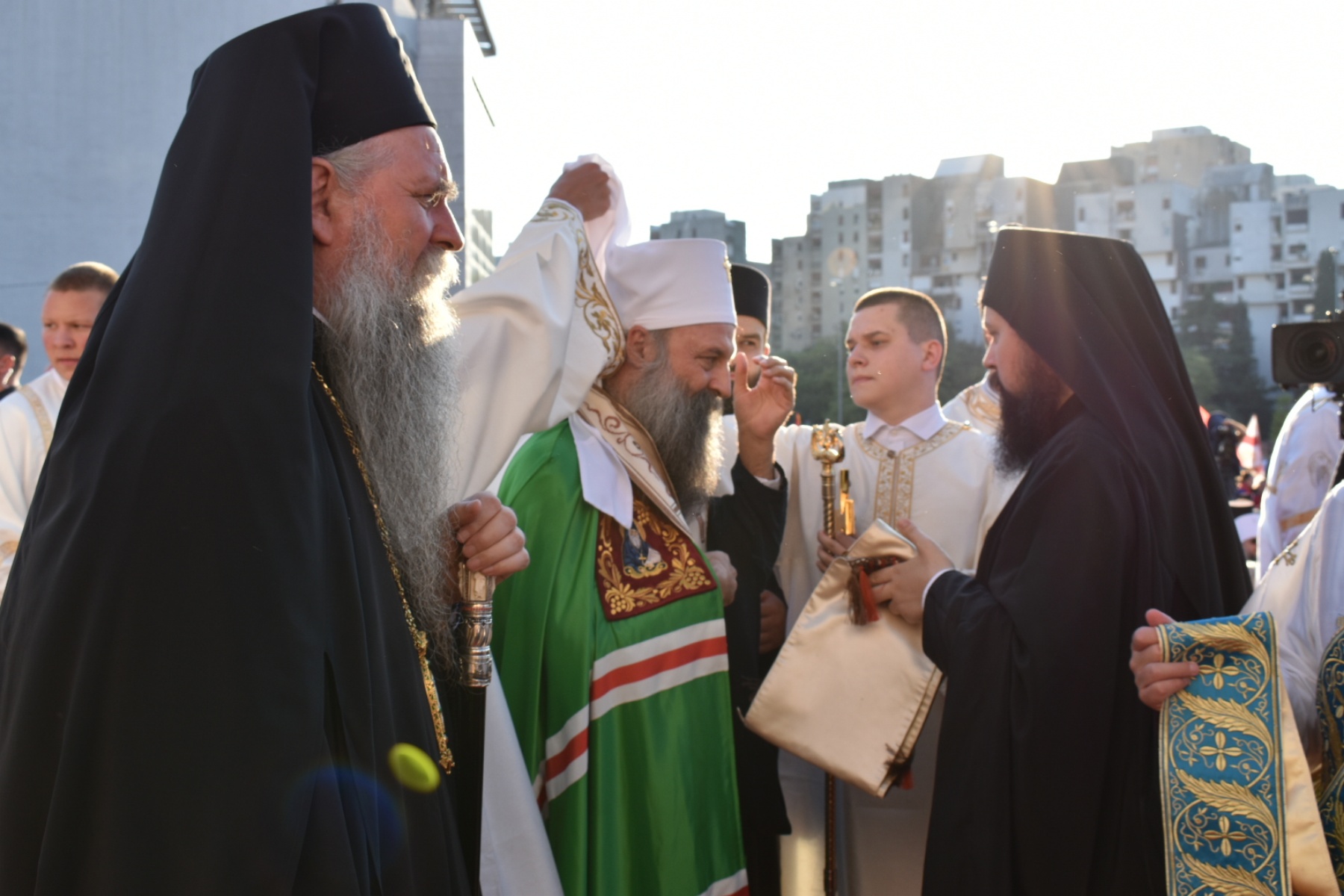 Митрополит Јоаникије и Патријарх Порфирије су послали снажну поруку вјерном народу! (ФОТО)(ВИДЕО)