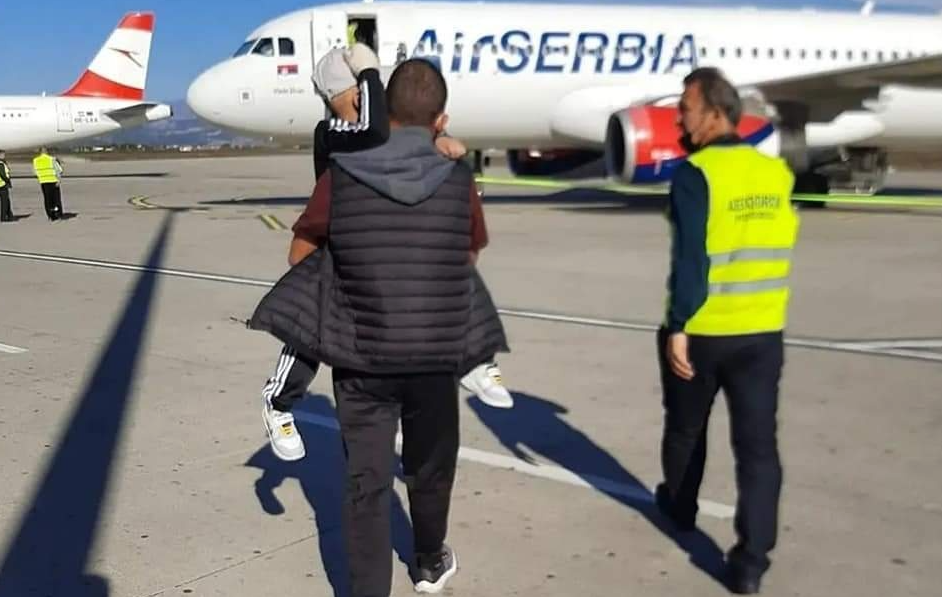 Срећан пут! Дјечак Максим Ђукић из Берана отпутовао на лијечење у Италију
