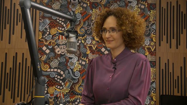 Муж новинарке ДПС телевизије која вријеђа Цркву и вјернике запослен у Катнићевом полицијском тиму!