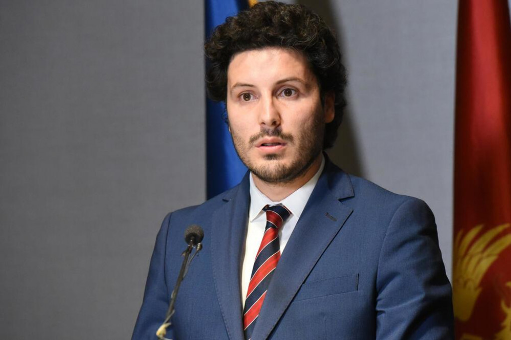 Абазовић: Чврсто стојимо уз наше жене, маjке, сестре, морамо их заштитити