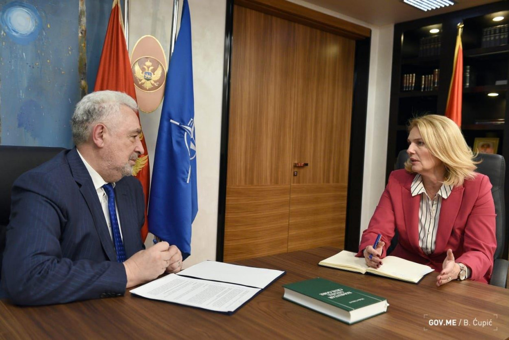 Кривокапић подржава Ињац: Парламентарна већина да прекине ову лакрдију, што прије изгласати тужилачке законе