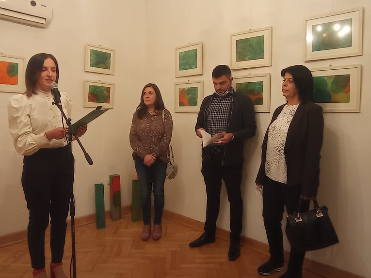 Изложба слика „Поезија свјетлости“ отворена је синоћ у Спомен – кући „Војвода Гавро Вуковић“ у Беранама.