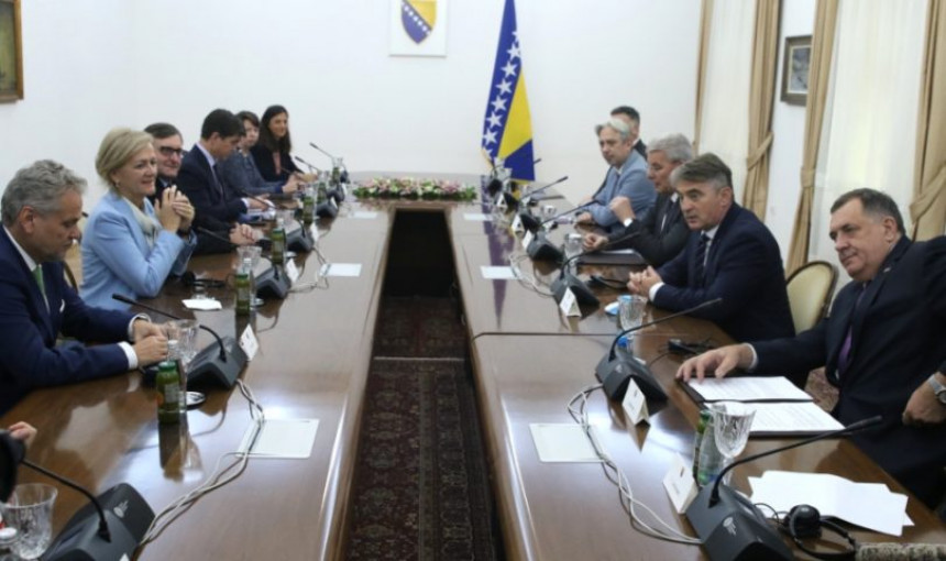 Додик: Ескобар наређује опозицији у Српској - «Инцков закон» мора бити повучен