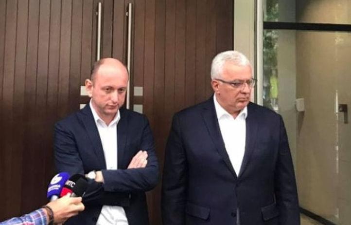 Мандић: Није постигнут договор, 38 посланика има исти став, а три из УРЕ другачији