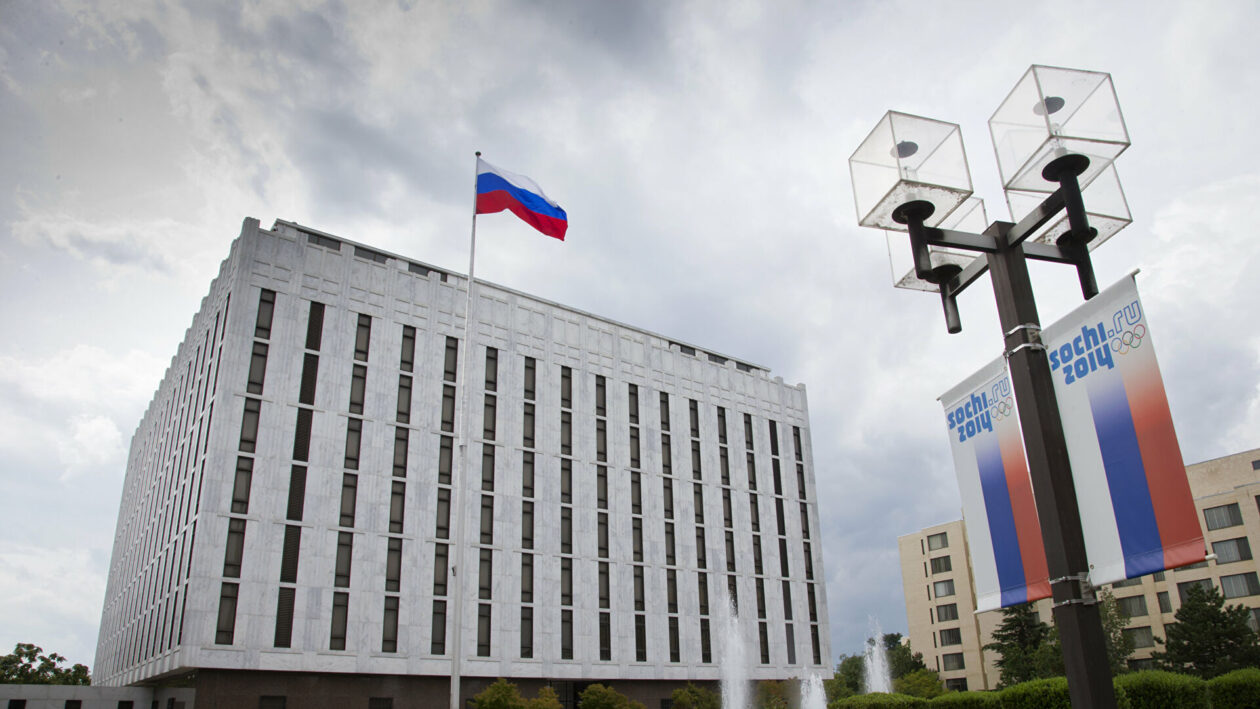 Руска амбасада поручила америчким конгресменима: Позабавите се ситуацијом код своје куће