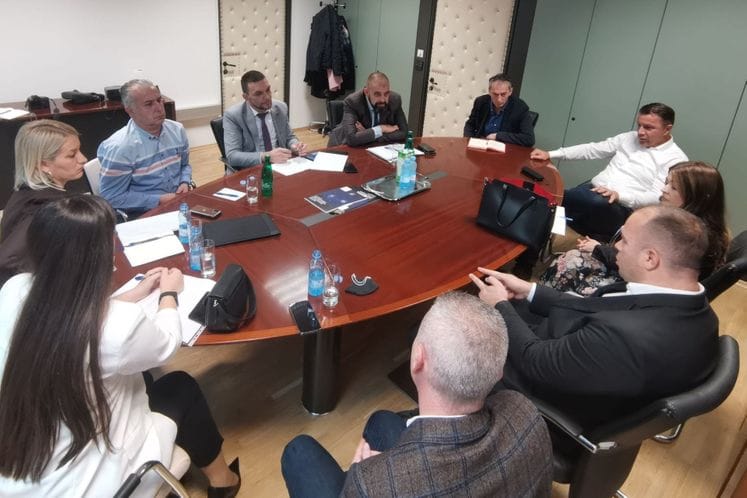Одржан састанак са представницима трговачких ланаца: подршка домаћим произвођачима млијека