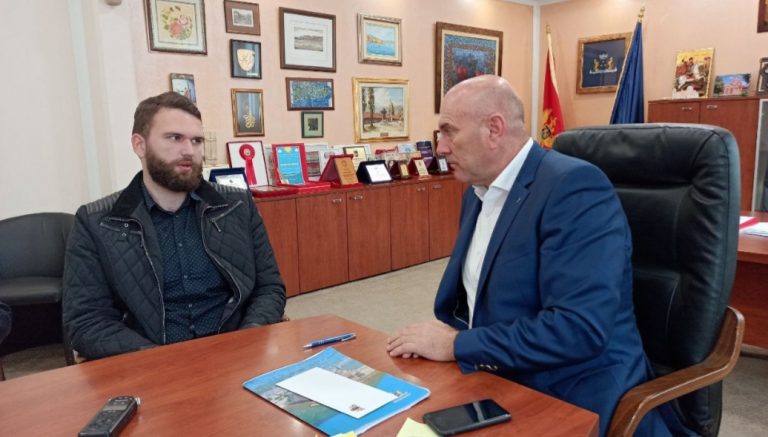 Предсједник Општине Будва Марко Царевић донирао октобарску плату студенту Бранку Стешевићу