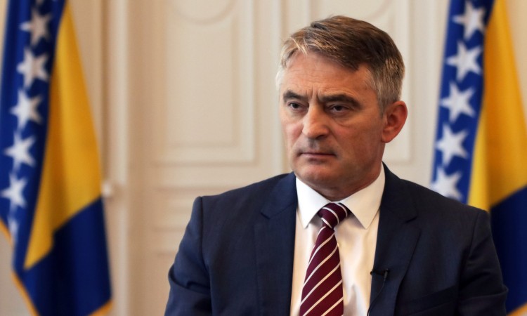 Комшић направио инцидент: Побеснео и напустио интервју због "негирања" Сребренице