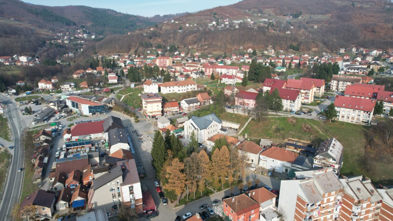 Вељовићеви јуришници покушавају да спријече сигуран пораз у Мојковцу: Бирачки списак злоупотребљен, опозиција протестује!