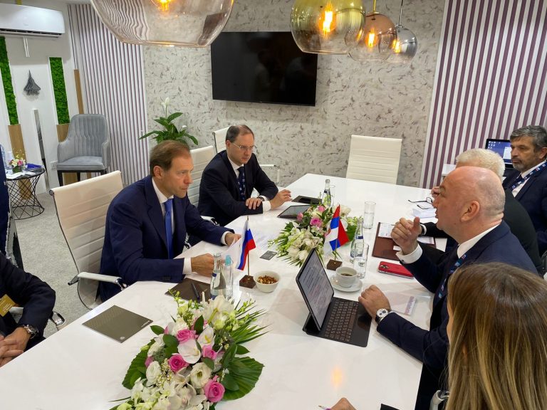 Поповић и Мантуров у Дубаију: Србија и Русија јачају сарадњу на стратешким основама
