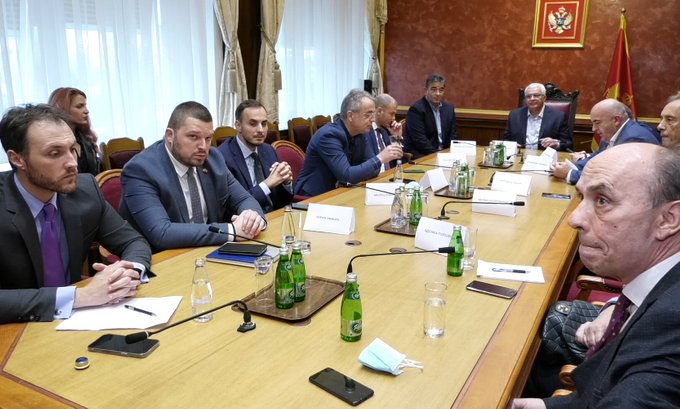 ДФ поручио да је избор нове Владе орочен на 30 дана