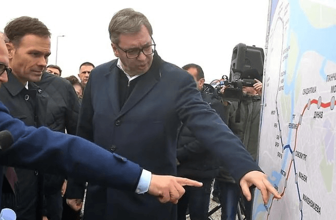 Вучић обишао радове на Макишком пољу: „Овде се дешава историја“