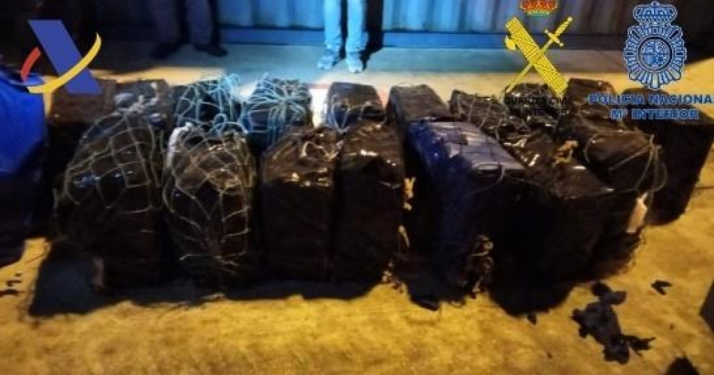 Državljanima Crne Gore, uhapšenim u akciji zaplijene 489 kilograma kokaina u Urugvaju, određen je pritvor do 120 dana.