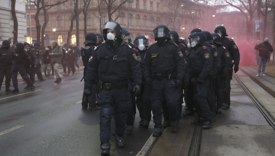 На протестима у Бечу око 44.000 људи