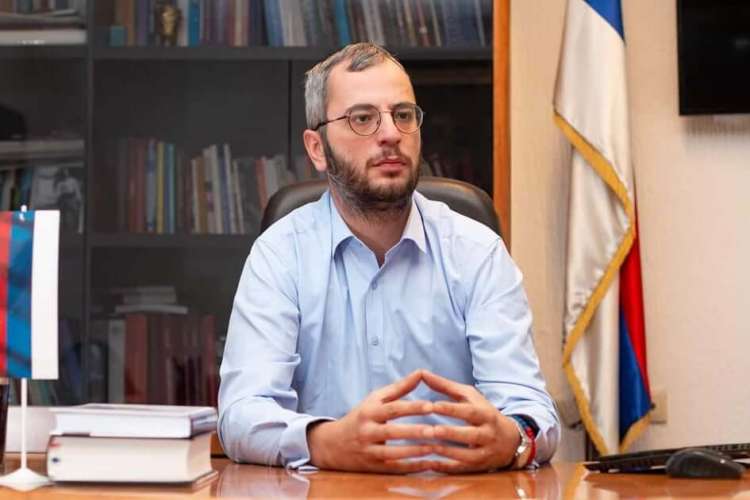 Он је Абазовић Дритан
