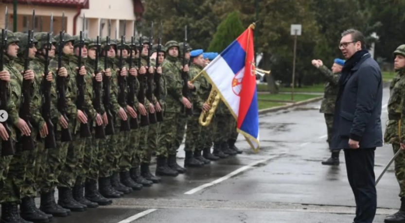 ВУЧИЋ СА ВОЈНИМ ВРХОМ Одржан састанак у Нишу: Наставићемо да улажемо и снажимо српску војску