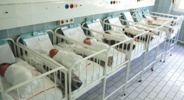 Новчана помоћ за породиље у Србији од 1. јануара: За четврто дете 40.000 динара