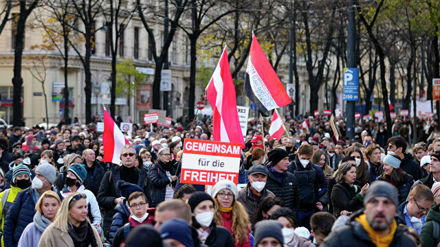 (ВИДЕО) Напето у Аустрији: Више инцидената на протестима у Бечу
