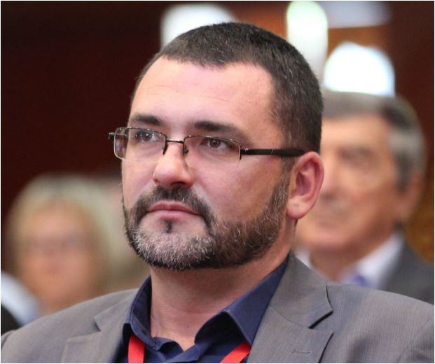 Глупост дана; Аднан Чиргић: Да је данас више таквих каква је била моја баба и њезина браћа, не би нам се могло десити да више од годину дана Црном Гором владају домаћи издајници и баштиници фашистичкога покрета. Не би нам се могло десити да о патриотизму и жртвама мученика за ослобођење своје поробљене земље данас одлучују комисије које формирају декларисани четници, издајници и туђе слуге