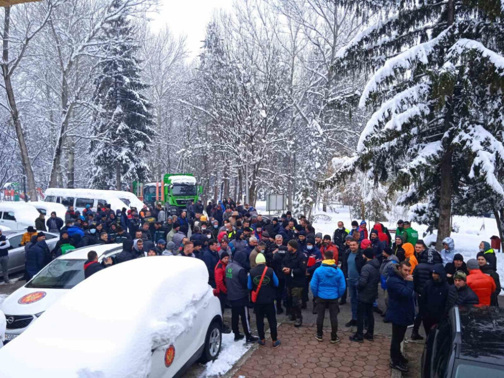Настављају се протести дрвопрерађивача