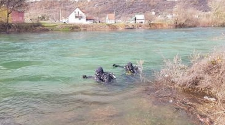 Рониоци претражују Зету, трагају за женском особом