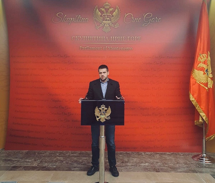 Глупост дана2; Милош Николић(ДПС): "Потврђено да нема никаквог пада, демократска партија социјалиста апсолутни и убједљиви побједник јуче одржаних избора