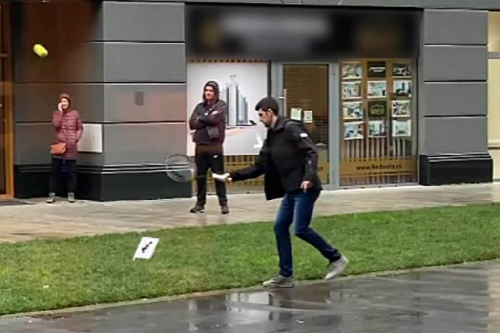 (ВИДЕО) Ђоковић ужива у Београду: Игра тенис са дјецом из краја