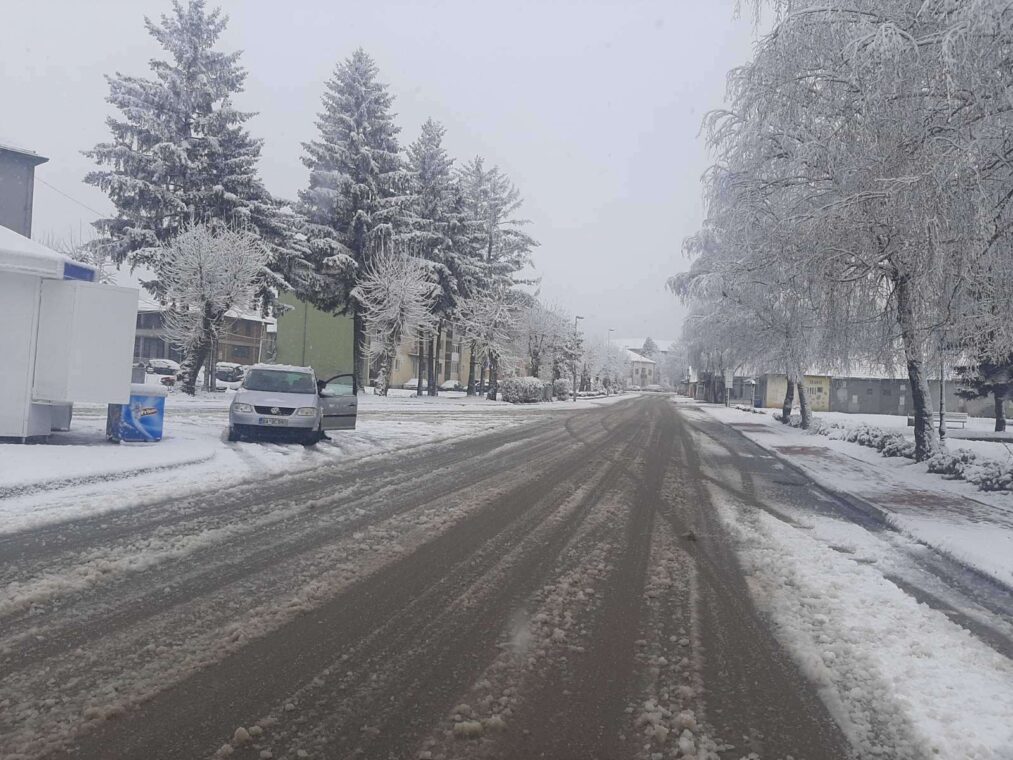 АМСЦГ: Опрезно на сјеверу због снијега и поледице