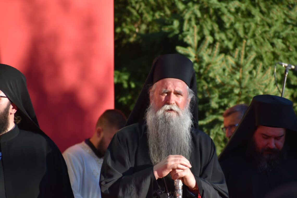 Митрополит Јоаникије: Васкрс нас позива да се измиримо са Богом и ближњима