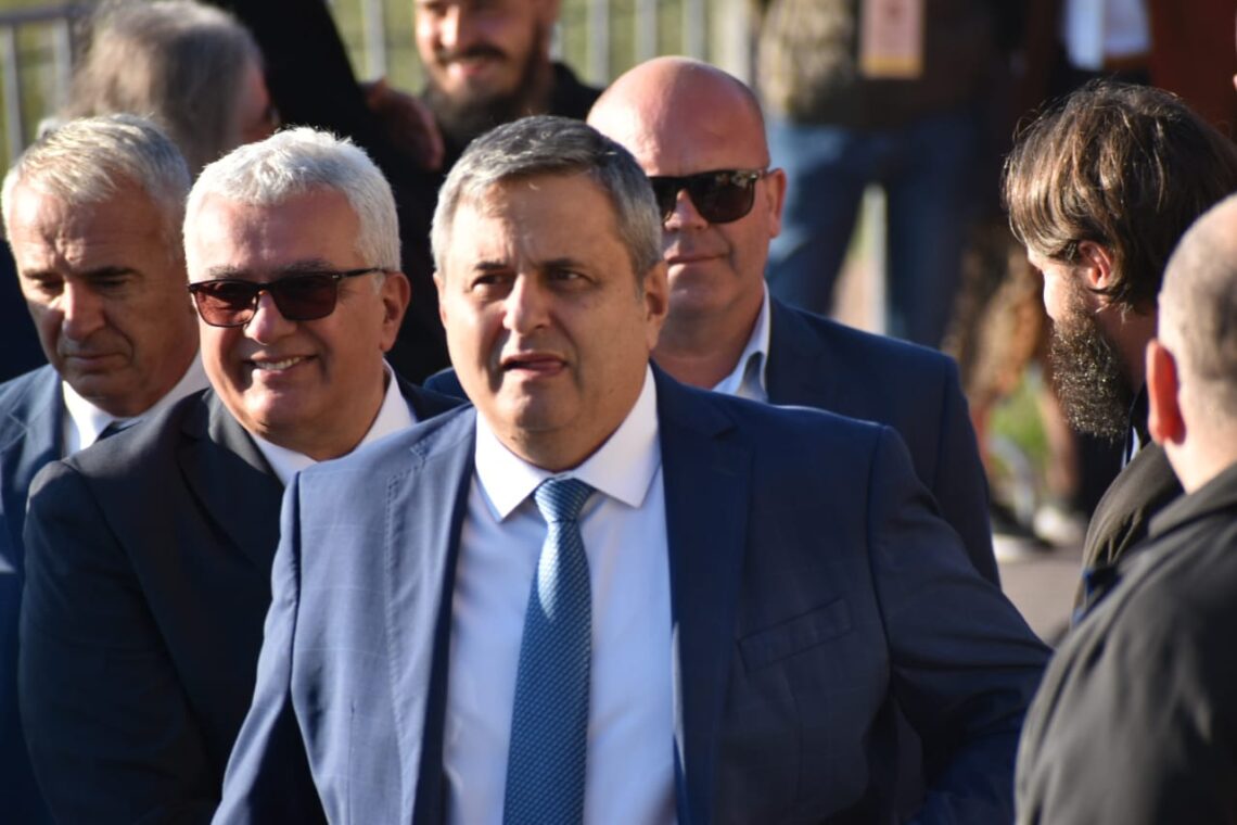 MILO S DRUGE STRANE VREBA! Radunović: Ne dozvolite da vas neka „milojkova baba” skrene sa puta koji smo mi zacrtali