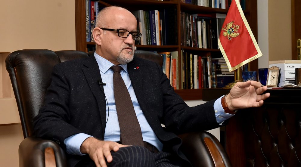 Глупост дана; Дармановић: "Садашња влада је већину коју никада није имала, сада не само политички, него и процедурално изгубила и у парламенту ће бити смијењена када то питање дође на дневни ред”