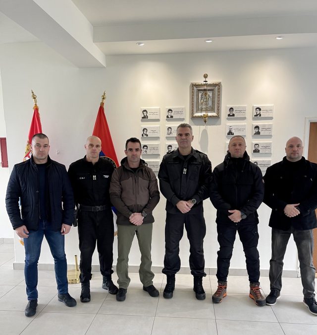 Ракоњац и представници полиције Црне Горе у посјети антитерористичкој јединици МУП-а Србије