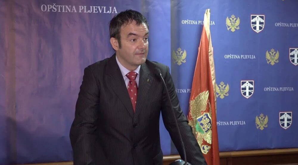 Пукла тиква али ипак купи кошпице: Голубовић се предомислио, хоће у ДПС