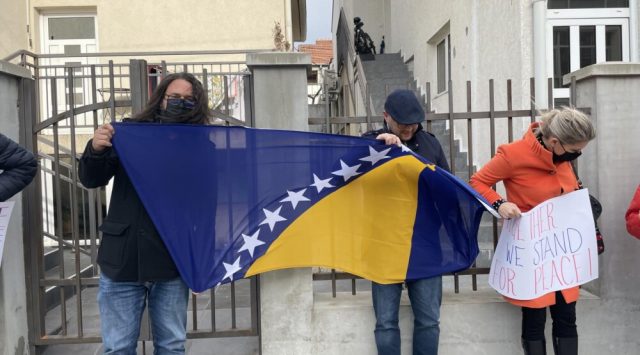 Дежурни фанатици из нашег сокака: Николаидис и Драгиња против Републике Српске и СПЦ