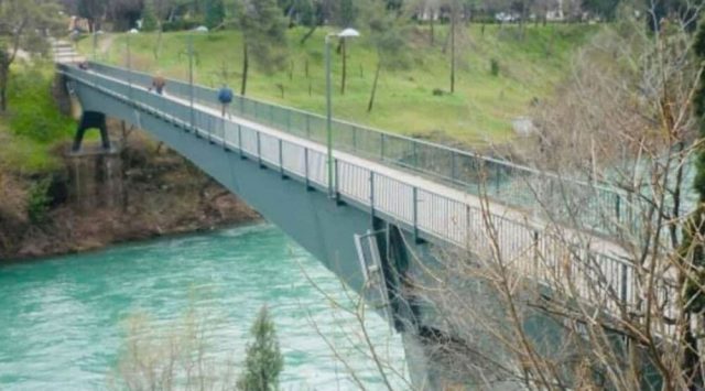 Женска особа скочила у Морачу, спасио је пролазник