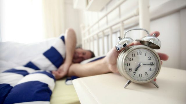 Руски лекар упозорава на штетан утицај будилника