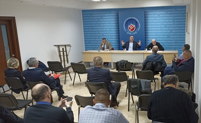 СНП: Ако су радом Владе незадовољни представници коалиције Црно на бијело, који су иницирали концепт експертске владе, ми можемо констатовати да смо и ми незадовољни радом исте